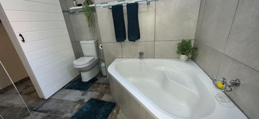 3 Bedroom Property for Sale in Boschdal North West